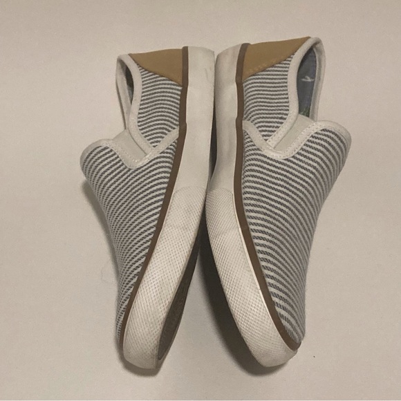 Nautical Style Tommy Bahama Slip On Sneakes, Stripes, Women’’s Size 8.5 - Picture 5 of 12